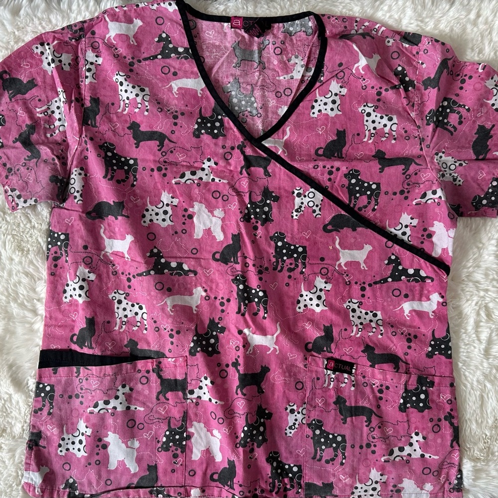 Scrub top with pockets